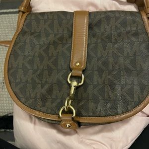 Micheal Micheal Kors crossbody bag
